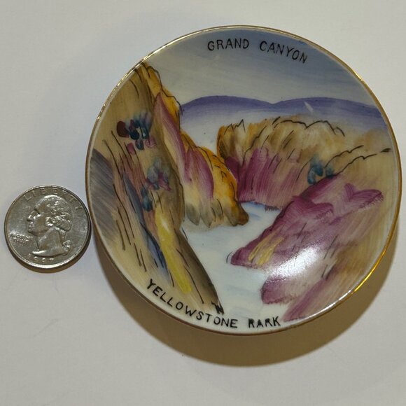 Small Grand Canyon and Yellowstone Park Ceramic Souvenir Plate - Picture 2 of 6